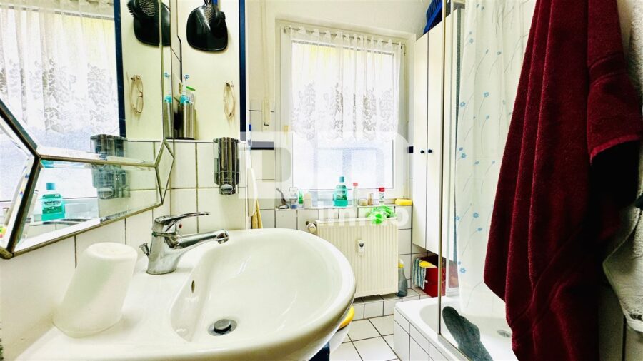 Schöne 1,5 Zimmer Wohnung im Erdgeschoss in einer hervorragenden Wohnlage - Badezimmer / Dusche